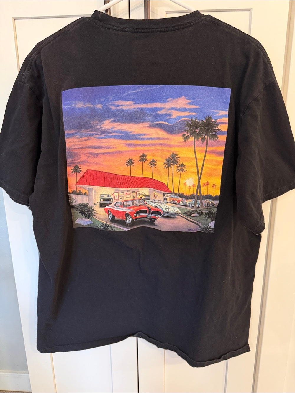 IN-N-OUT Black Graphic Short-Sleeve Men's Shirt with Sunset Car Print